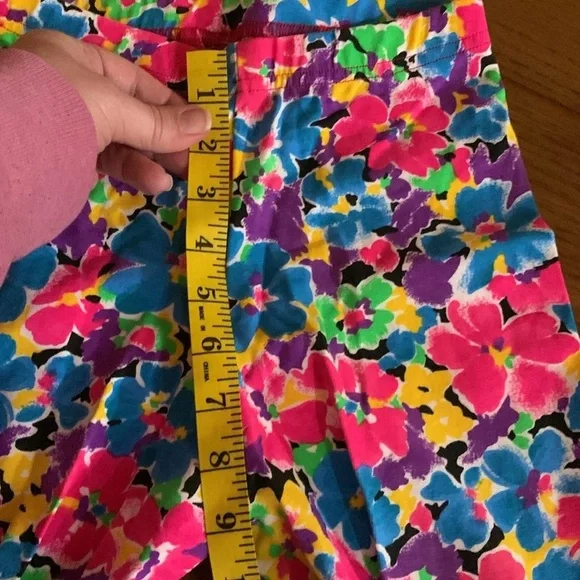 BUNDLE OF 4 Pairs of Floral and Paisley Leggings Size M NWT gifted - Picture 11 of 14